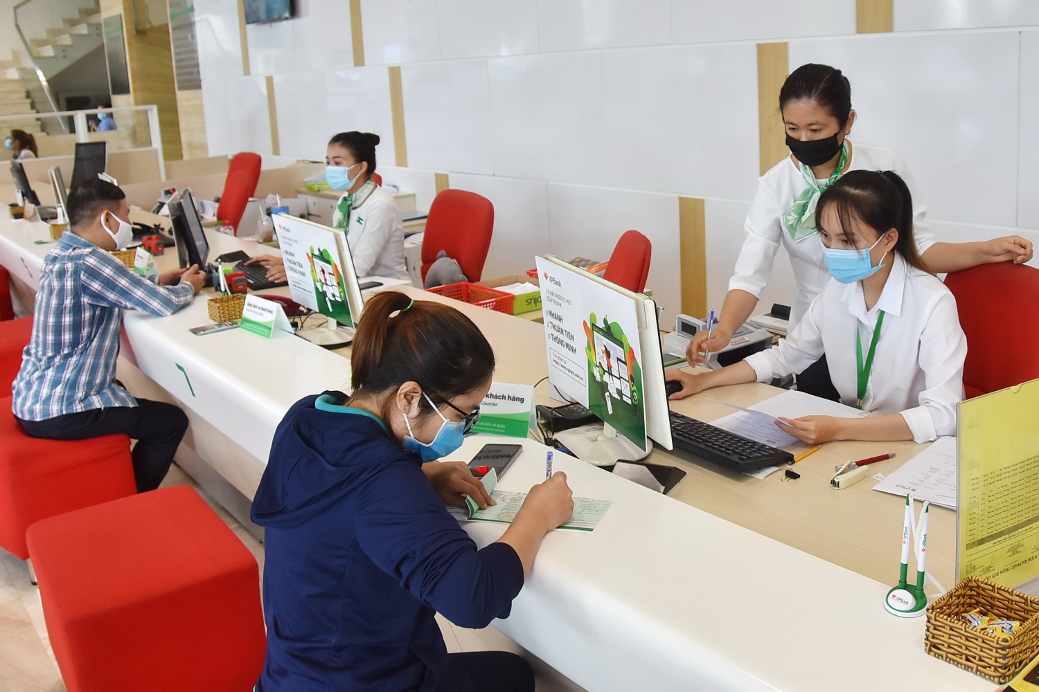 Tin ngân hàng ngày 13/3: Nhiều ngân hàng vẫn áp dụng mức lãi suất trên 9%