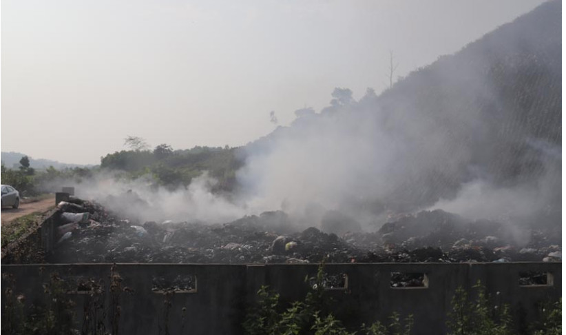 Hà Tĩnh: Cháy bãi tập kết rác khiến hàng trăm người dân bị ảnh hưởng