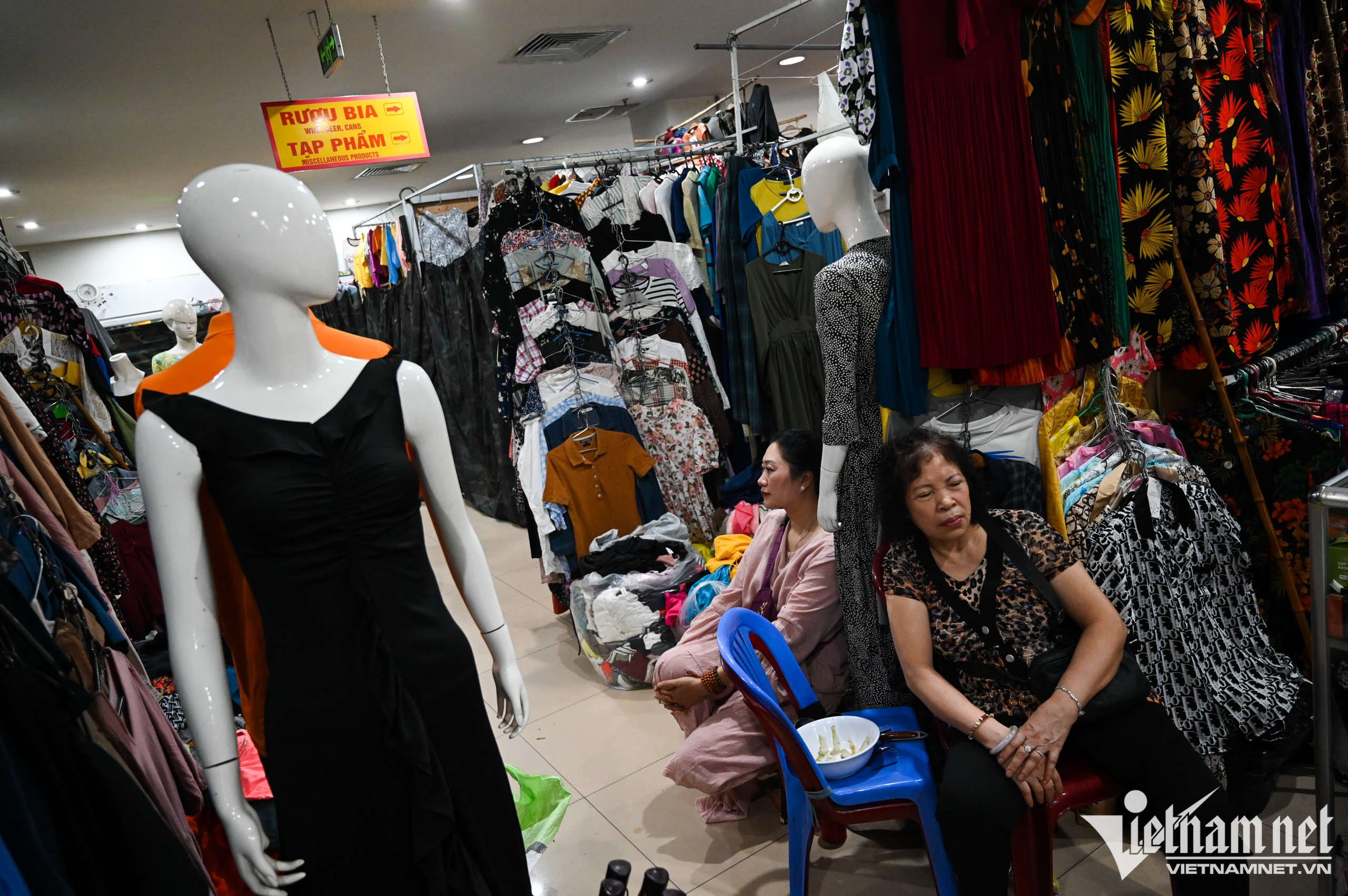 Hai khu chợ nổi tiếng của Hà Nội ế khách chưa từng thấy