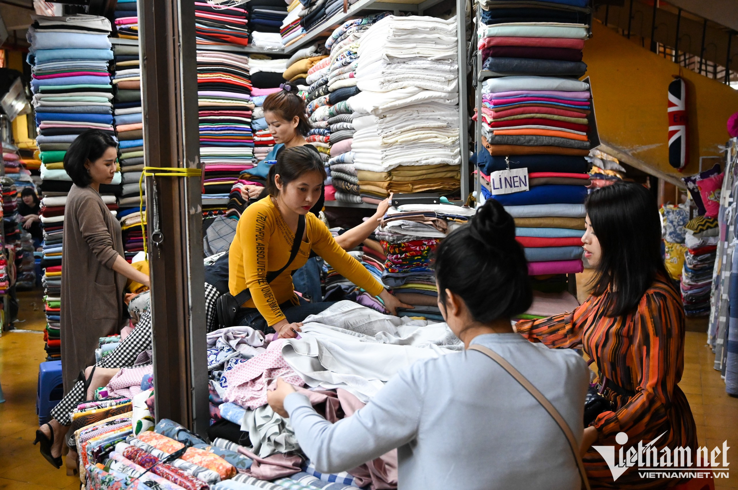 Hai khu chợ nổi tiếng của Hà Nội ế khách chưa từng thấy