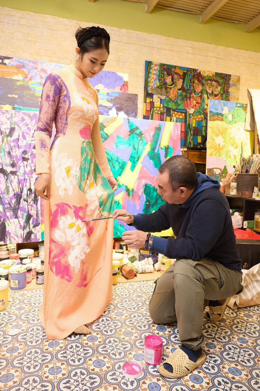 Đem áo dài Việt đi khắp thế giới Đem áo dài Việt đi khắp thế giới