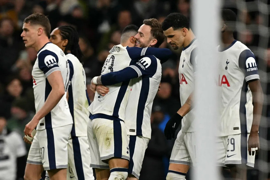 Màn đấu khẩu ‘xấu xí’ của Tottenham ở Europa League