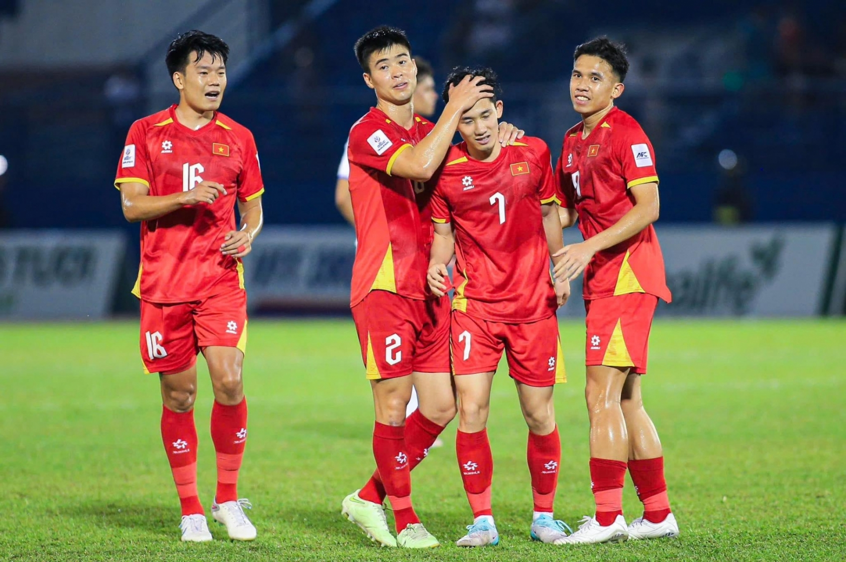 ĐT Việt Nam bứt phá trên BXH FIFA sau trận thắng Lào ĐT Việt Nam bứt phá trên BXH FIFA sau trận thắng Lào