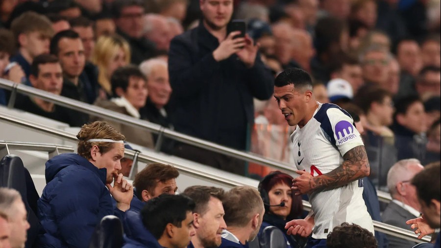 Sao Tottenham "nổi điên’ khi bị thay ra