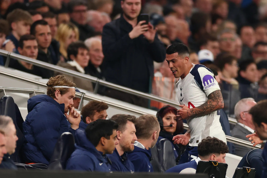 Sao Tottenham "nổi điên’ khi bị thay ra