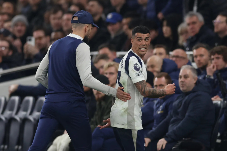 Sao Tottenham "nổi điên’ khi bị thay ra