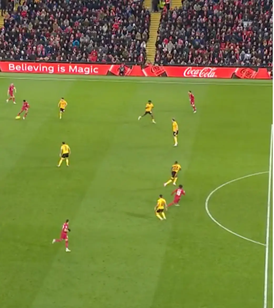 VAR gây tranh cãi ở Cup FA