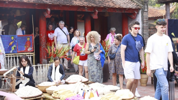 Khách du lịch quốc tế đến Việt Nam tăng mạnh trong 2 tháng đầu năm