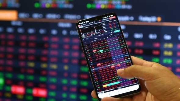 Nhận định thị trường chứng khoán ngày 10/3: Chờ nhịp hồi phục để cơ cấu danh mục