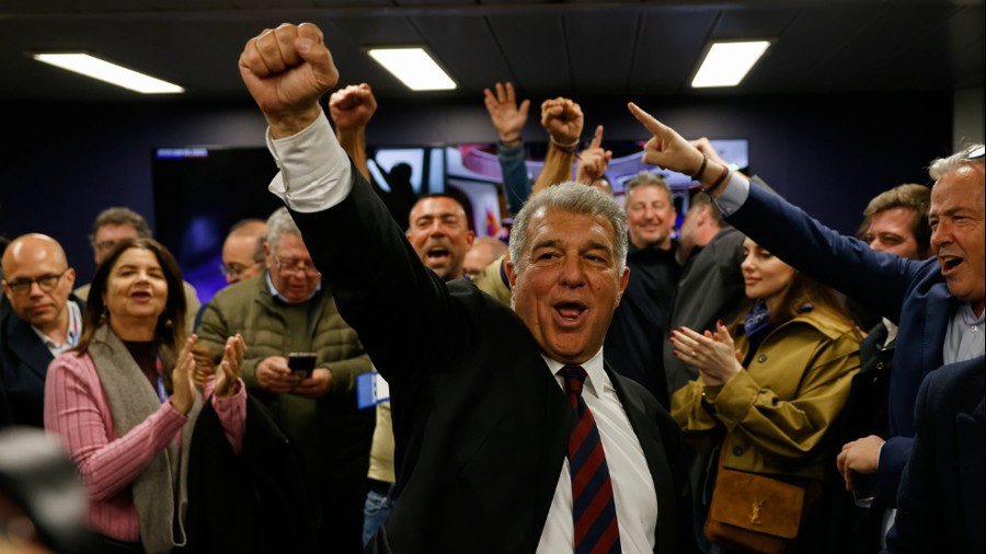 Ông Laporta tái đắc cử Chủ tịch Barcelona