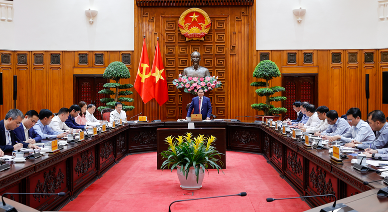 Thủ tướng: Nguồn cung xăng dầu và năng lượng cho sản xuất, tiêu dùng được đảm bảo
