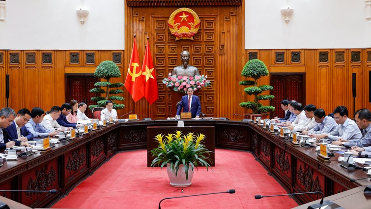 Thủ tướng: Nguồn cung xăng dầu và năng lượng cho sản xuất, tiêu dùng được đảm bảo