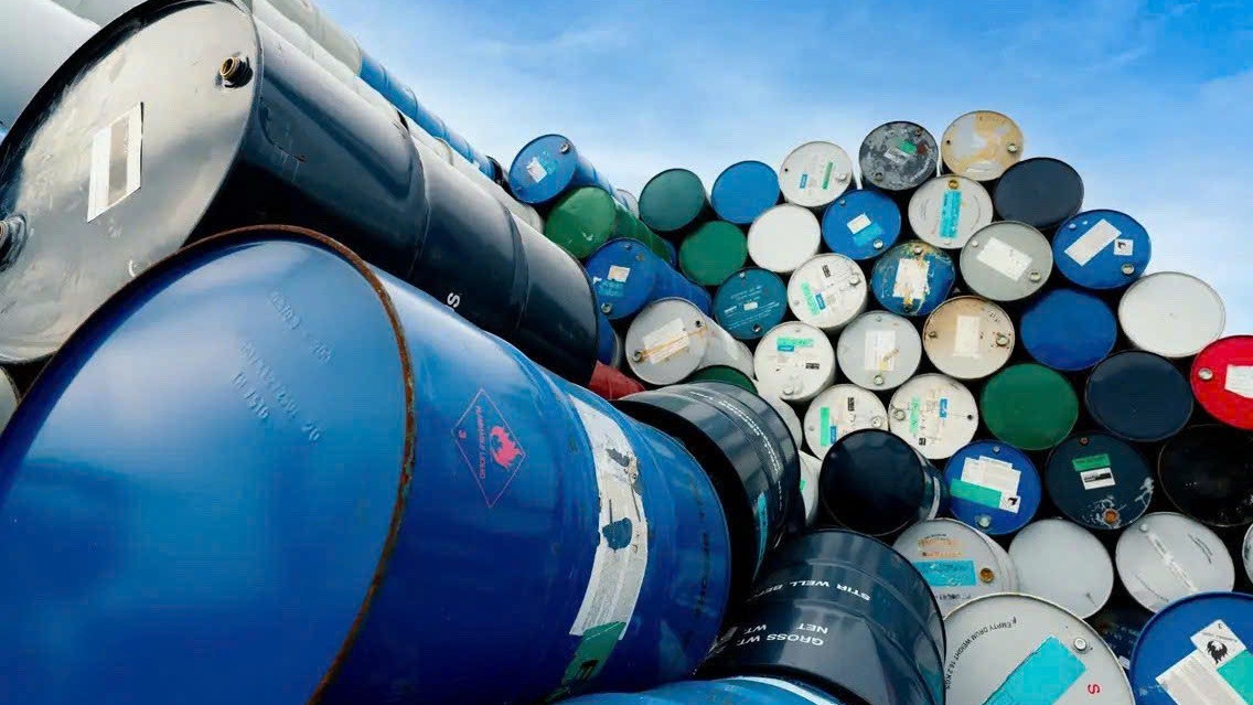 Giá xăng dầu hôm nay 26/3: Thế giới giảm hơn 2%, thị trường vẫn nhạy cảm với địa chính trị