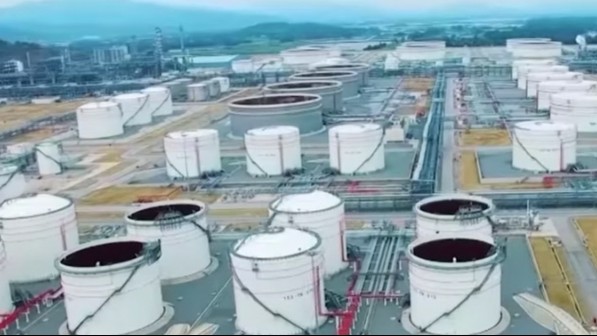 Các quốc gia ứng phó khủng hoảng xăng dầu ra sao?