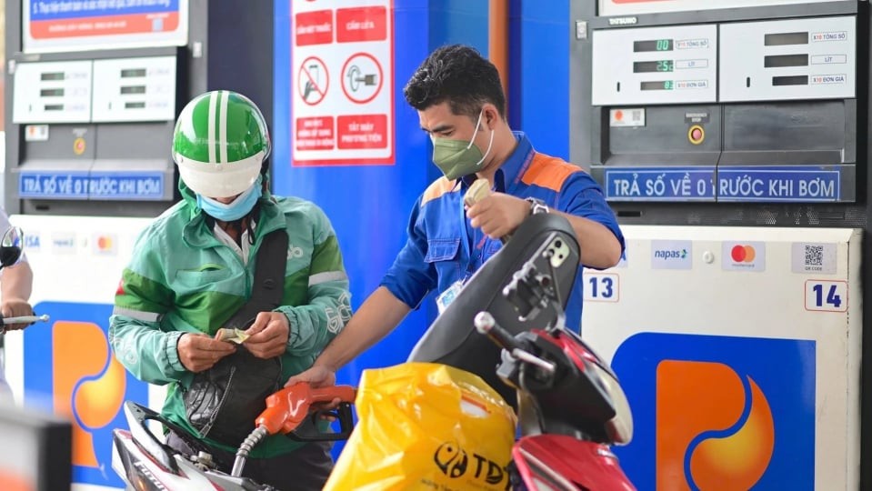 Chính phủ tạm ứng 8.000 tỷ cho Quỹ bình ổn giá xăng dầu