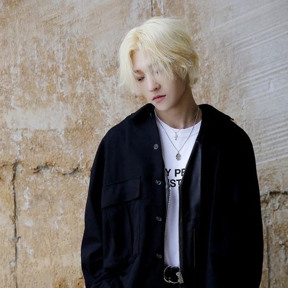 Thần tượng xứ Hàn để lộ nhan sắc cực phẩm sau khi bỏ đi kiểu tóc giấu mặt Thần tượng xứ Hàn để lộ nhan sắc cực phẩm sau khi bỏ đi kiểu tóc giấu mặt