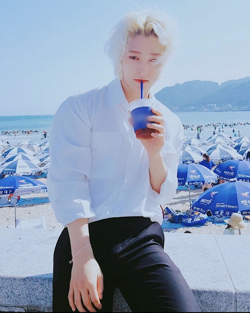 Thần tượng xứ Hàn để lộ nhan sắc cực phẩm sau khi bỏ đi kiểu tóc giấu mặt Thần tượng xứ Hàn để lộ nhan sắc cực phẩm sau khi bỏ đi kiểu tóc giấu mặt