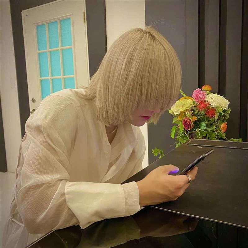 Thần tượng xứ Hàn để lộ nhan sắc cực phẩm sau khi bỏ đi kiểu tóc giấu mặt Thần tượng xứ Hàn để lộ nhan sắc cực phẩm sau khi bỏ đi kiểu tóc giấu mặt