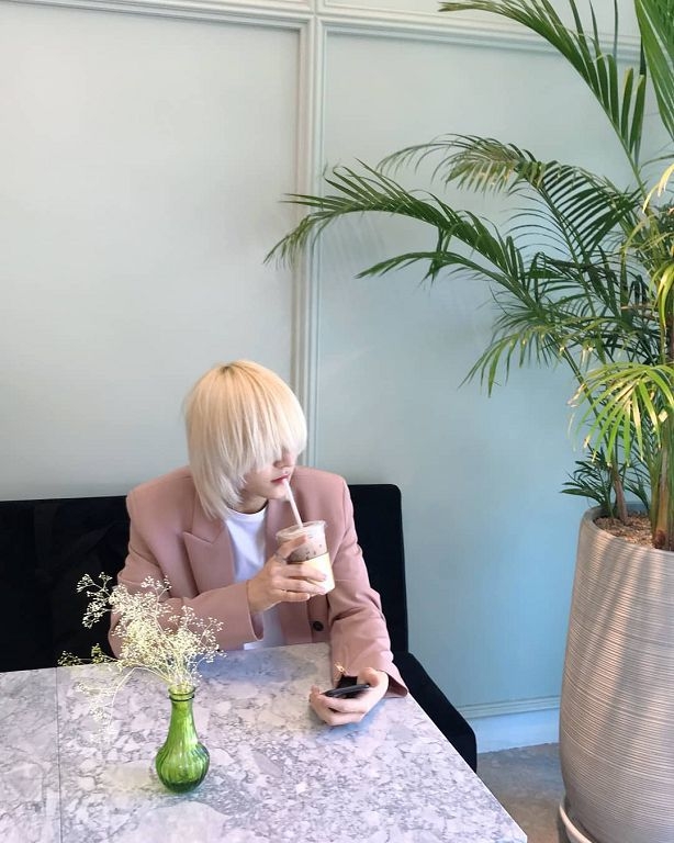 Thần tượng xứ Hàn để lộ nhan sắc cực phẩm sau khi bỏ đi kiểu tóc giấu mặt Thần tượng xứ Hàn để lộ nhan sắc cực phẩm sau khi bỏ đi kiểu tóc giấu mặt