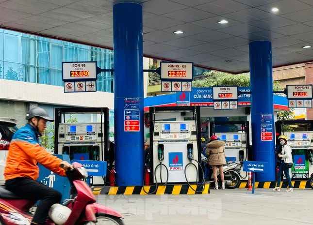 Giá xăng sẽ tăng vào ngày mai? Giá xăng sẽ tăng vào ngày mai? ảnh 1