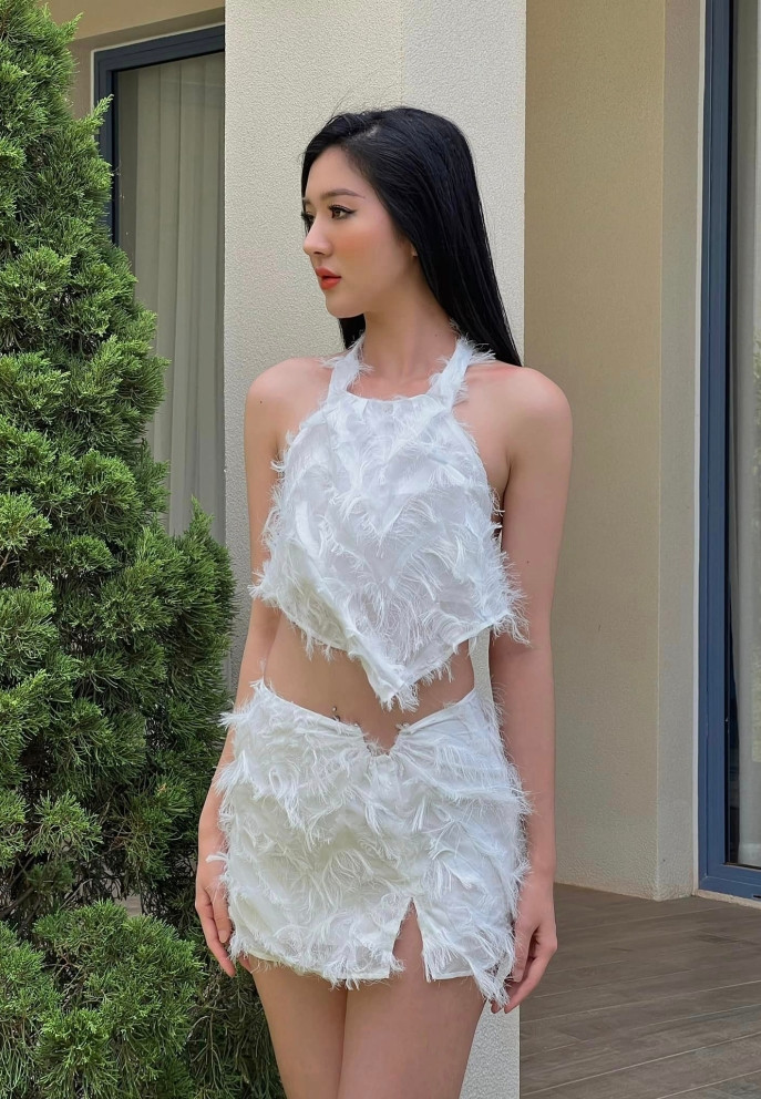 Bạn gái kém 17 tuổi của Hồ Quang Hiếu: cao 1m80, thân hình nóng bỏng Bạn gái kém 17 tuổi của Hồ Quang Hiếu: cao 1m80, thân hình nóng bỏng