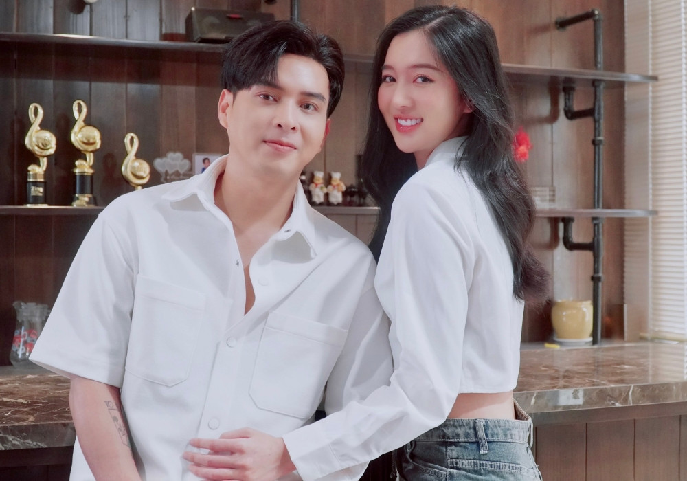 Bạn gái kém 17 tuổi của Hồ Quang Hiếu: cao 1m80, thân hình nóng bỏng Bạn gái kém 17 tuổi của Hồ Quang Hiếu: cao 1m80, thân hình nóng bỏng