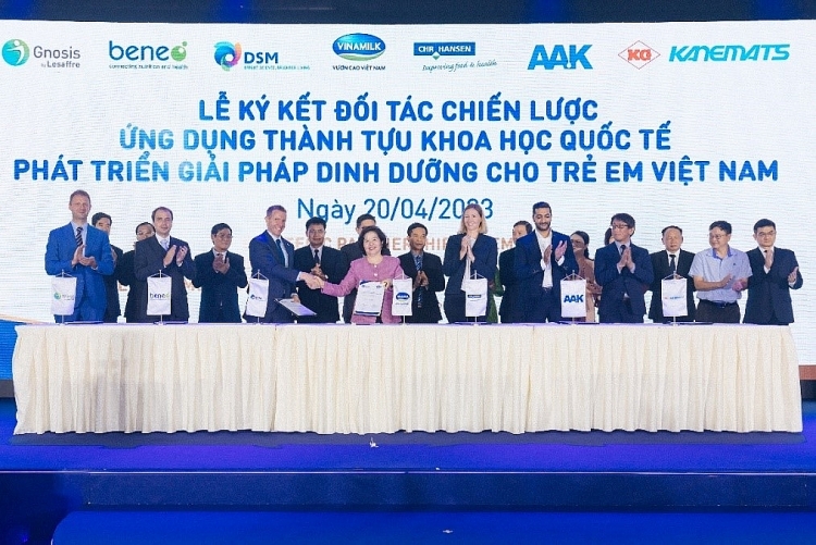 Vinamilk đặt mục tiêu doanh thu tăng, nhà đầu tư quan tâm đến các dự án mới.