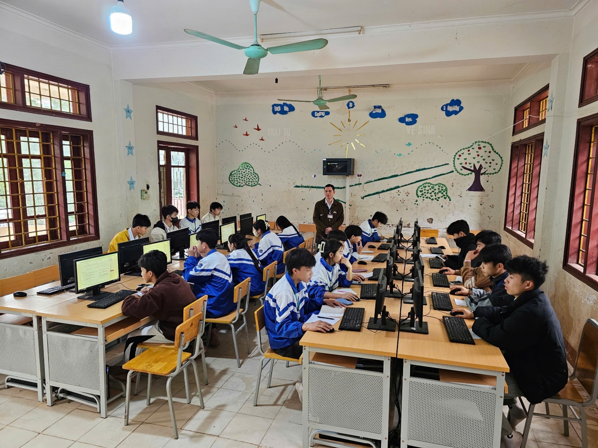 Hàng ngàn học sinh trên cả nước tham gia thi thử tốt nghiệp THPT môn Toán