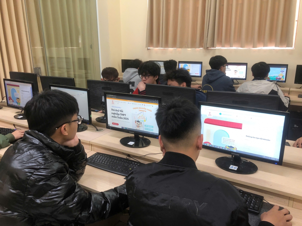 Hàng ngàn học sinh trên cả nước tham gia thi thử tốt nghiệp THPT môn Toán