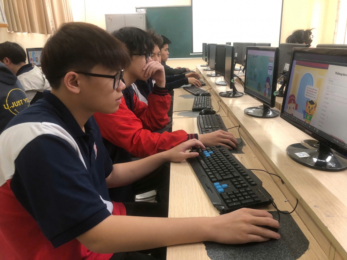 Hàng ngàn học sinh trên cả nước tham gia thi thử tốt nghiệp THPT môn Toán