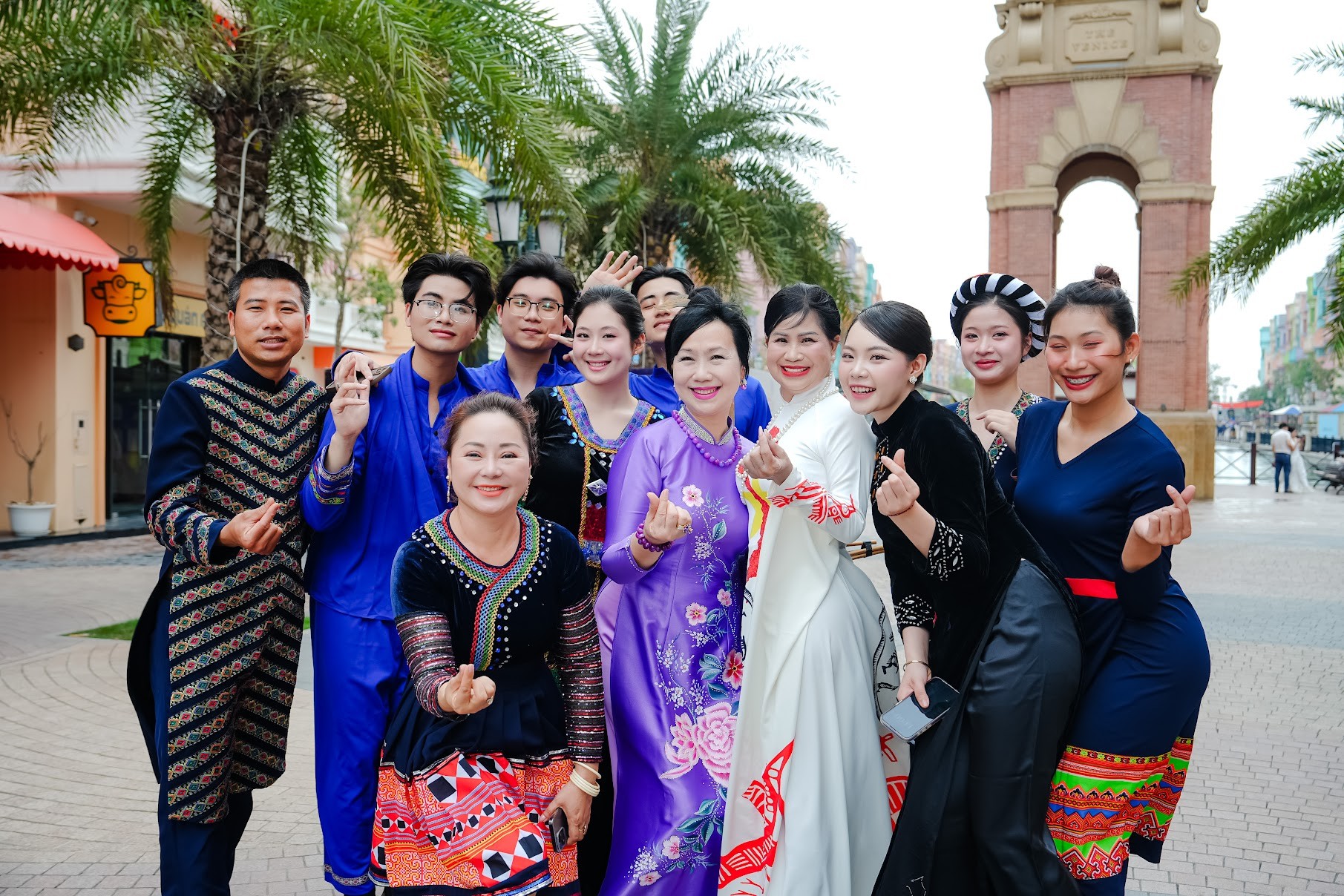 Show diễn Show diễn