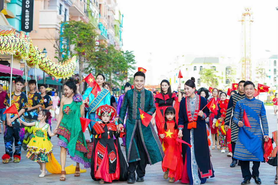 Việt phục hành – Hành trình lan toả hồn Việt, gieo mầm lòng yêu nước Việt phục hành – Hành trình lan toả hồn Việt, gieo mầm lòng yêu nước