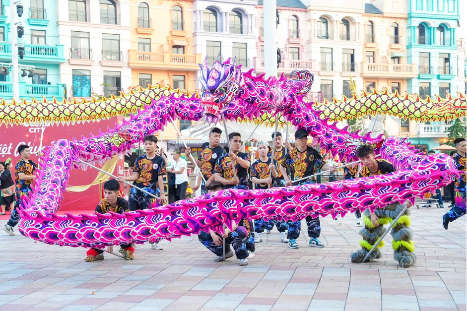 Việt phục hành – Hành trình lan toả hồn Việt, gieo mầm lòng yêu nước Việt phục hành – Hành trình lan toả hồn Việt, gieo mầm lòng yêu nước