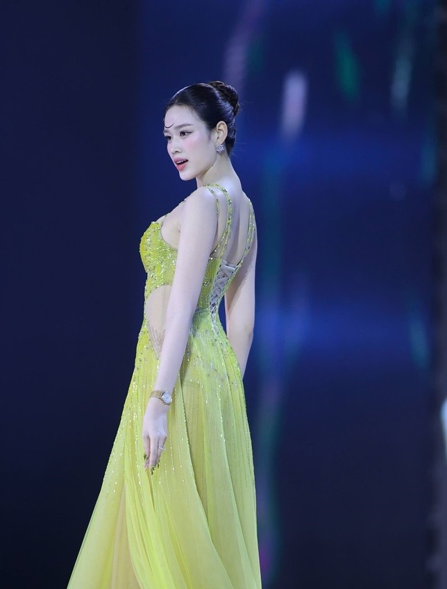 Mãn nhãn màn hội ngộ tuyệt đẹp của Hoa hậu Đỗ Thị Hà, Thanh Thủy