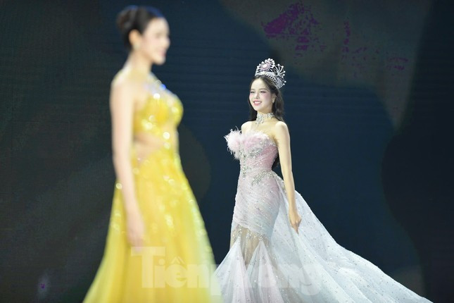 Mãn nhãn màn hội ngộ tuyệt đẹp của Hoa hậu Đỗ Thị Hà, Thanh Thủy