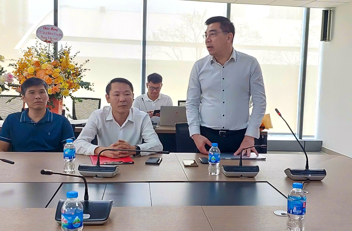 Nhà báo Phạm Văn Anh được bổ nhiệm làm Phó Tổng Biên tập Tạp chí Điện tử và Ứng dụng Nhà báo Phạm Văn Anh được bổ nhiệm làm Phó Tổng Biên tập Tạp chí Điện tử và Ứng dụng