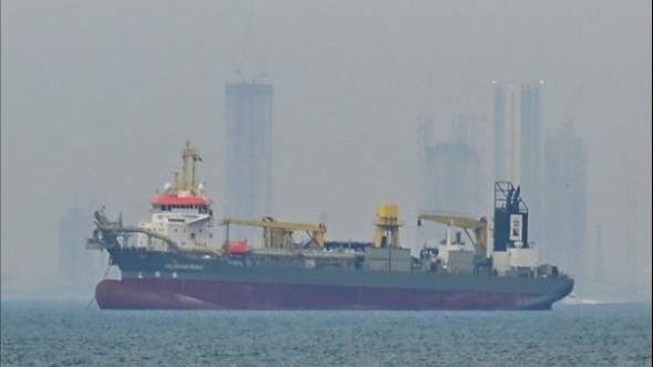 Tàu chở LNG của Nhật Bản vượt qua eo biển Hormuz