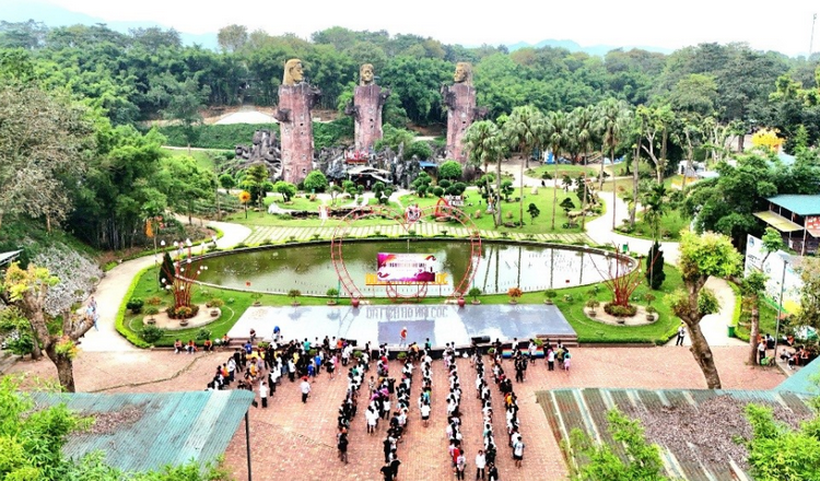 Du lịch - một trong những ngành kinh tế chủ lực của Thái Nguyên Du lịch - một trong những ngành kinh tế chủ lực của Thái Nguyên