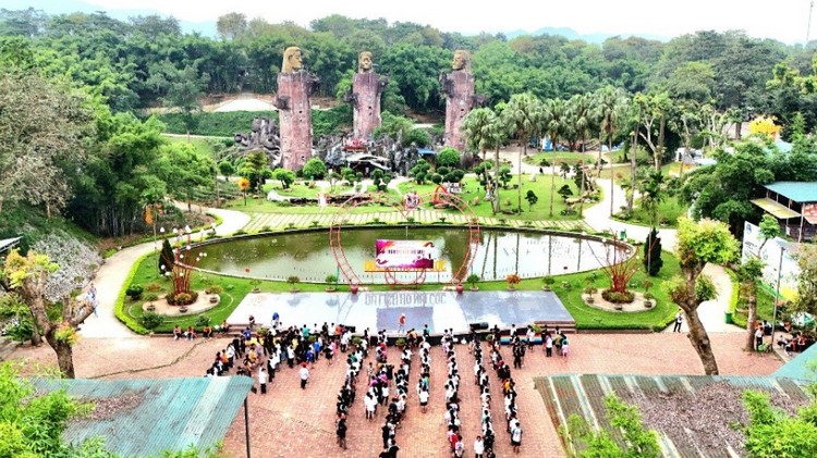 Du lịch - một trong những ngành kinh tế chủ lực của Thái Nguyên