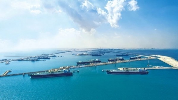 Xuất khẩu LNG của Qatar vẫn đình trệ khi hai tàu quay đầu tại eo biển Hormuz