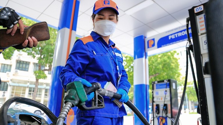 Giá xăng dầu trong nước đồng loạt giảm