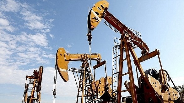 Giá xăng dầu hôm nay 13/4: Dầu thế giới biến động mạnh, vượt mốc 100 USD/thùng