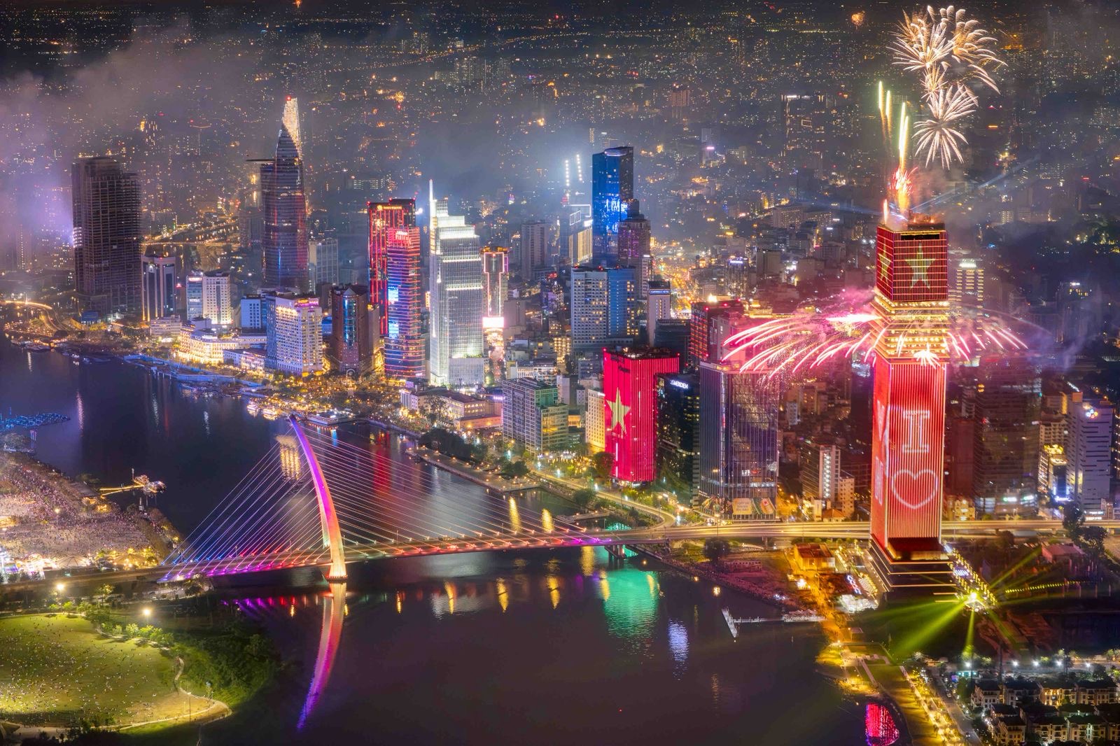 Anh hùng Lao động Nguyễn Thị Phương Thảo: Doanh nghiệp đồng hành với Chính phủ để kiến tạo tương lai cho kỷ nguyên mới Anh hùng Lao động Nguyễn Thị Phương Thảo: Doanh nghiệp đồng hành với Chính phủ để kiến tạo tương lai cho kỷ nguyên mới