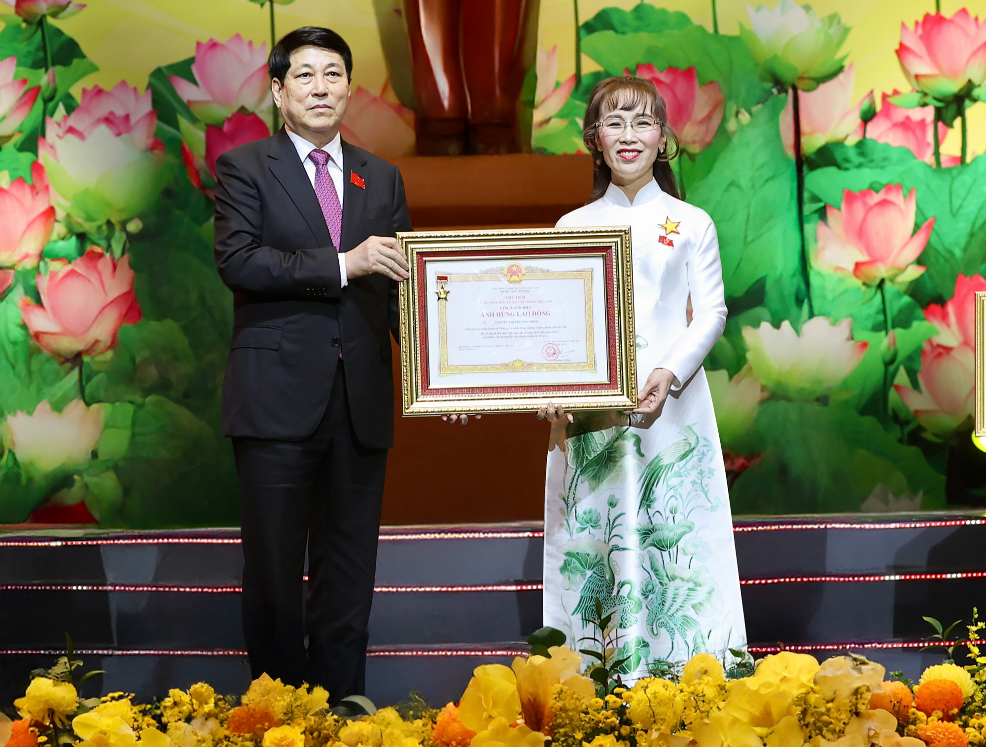 Anh hùng Lao động Nguyễn Thị Phương Thảo: Doanh nghiệp đồng hành với Chính phủ để kiến tạo tương lai cho kỷ nguyên mới Anh hùng Lao động Nguyễn Thị Phương Thảo: Doanh nghiệp đồng hành với Chính phủ để kiến tạo tương lai cho kỷ nguyên mới