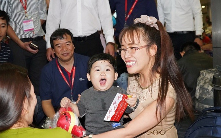 Anh hùng Lao động Nguyễn Thị Phương Thảo: Doanh nghiệp đồng hành với Chính phủ để kiến tạo tương lai cho kỷ nguyên mới Anh hùng Lao động Nguyễn Thị Phương Thảo: Doanh nghiệp đồng hành với Chính phủ để kiến tạo tương lai cho kỷ nguyên mới