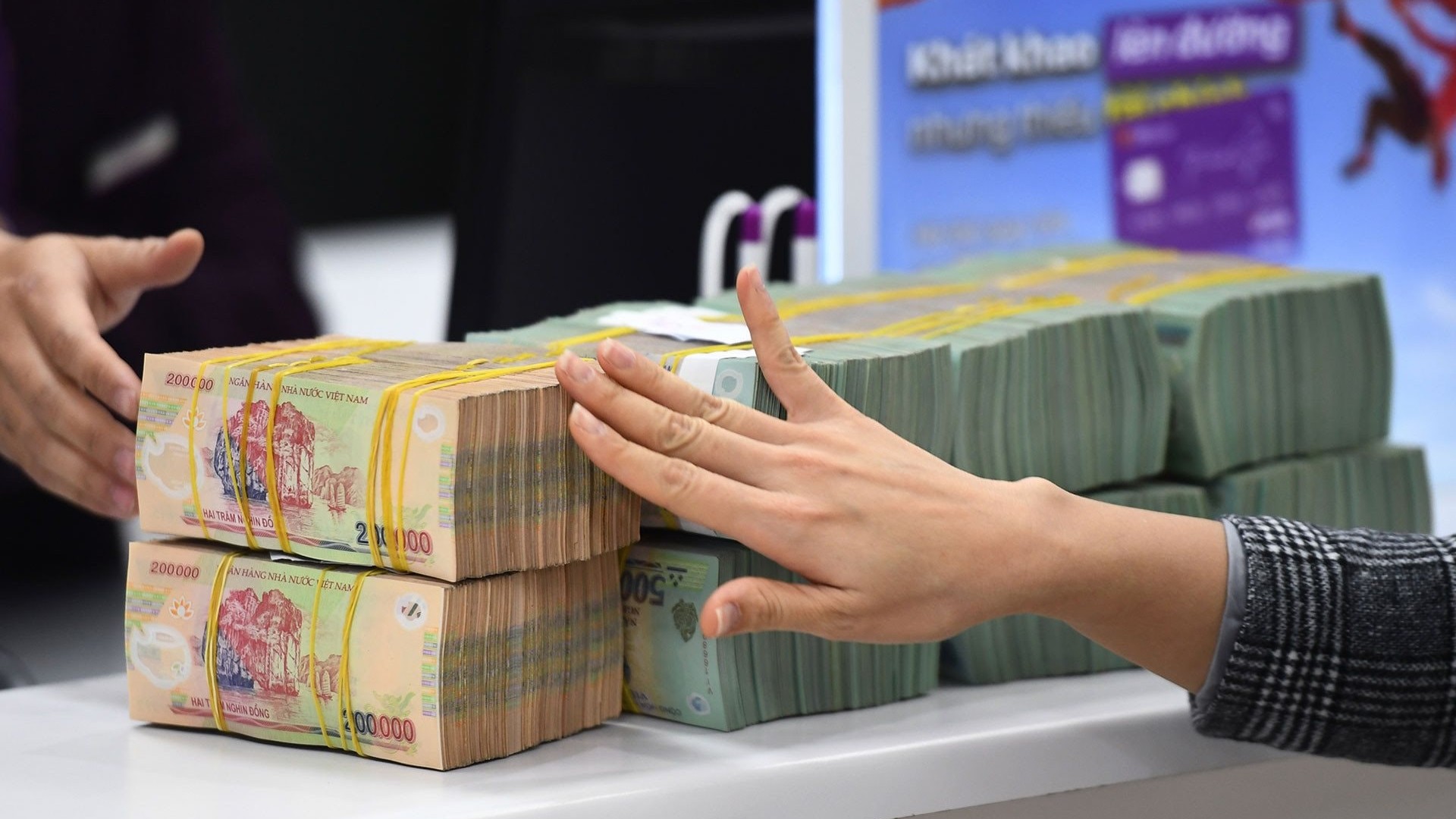 Giảm lãi suất, khơi thông dòng vốn, tiếp sức phục hồi kinh tế