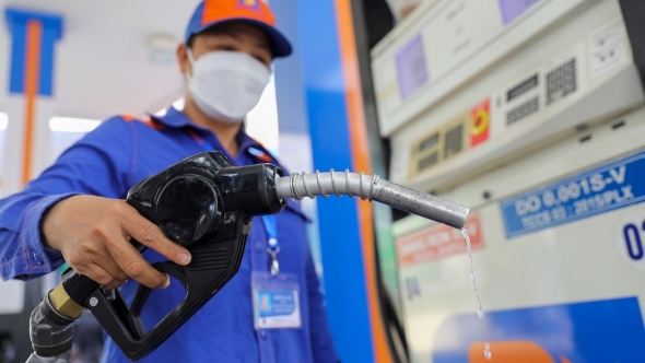 Giá xăng dầu hôm nay 26/4: Ghi nhận tuần tăng