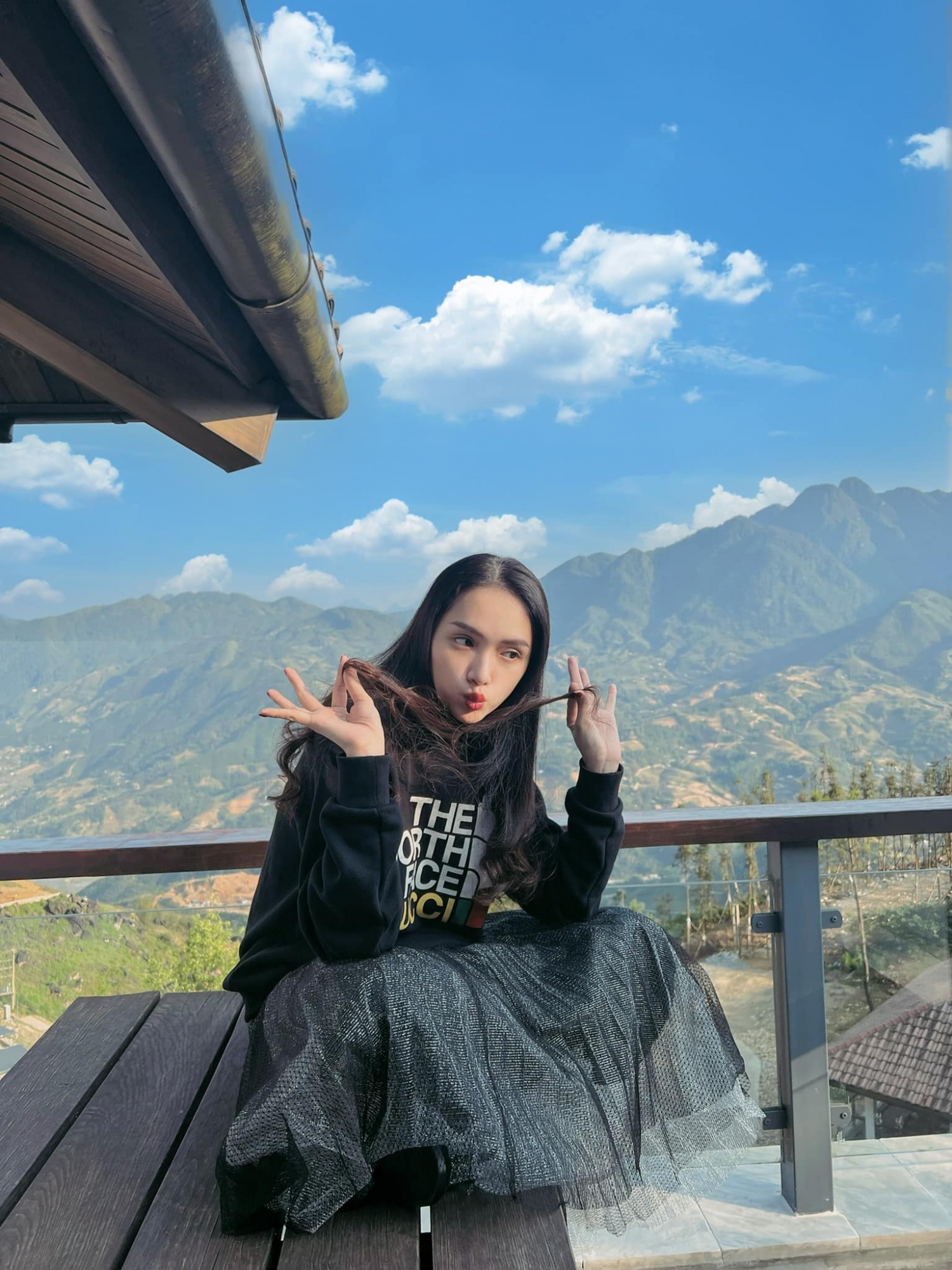 Sao Việt hôm nay 4/5: Thủy Tiên thân thiết bên em chồng sau hậu ồn ào từ thiện