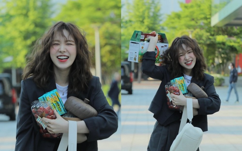 Sao Hàn hôm nay 5/5: Fan thích thú với loạt khoảnh khắc đi làm đầy năng lượng của Wendy (Red Velvet) Sao Hàn hôm nay 5/5: Fan thích thú với loạt khoảnh khắc đi làm đầy năng lượng của Wendy (Red Velvet)