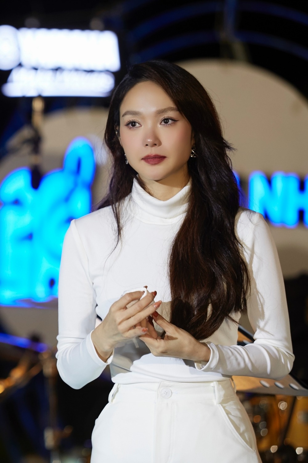 Sao Việt hôm nay 5/5: Thu Minh rạng rỡ trở lại sân khấu sau thời gian vắng bóng